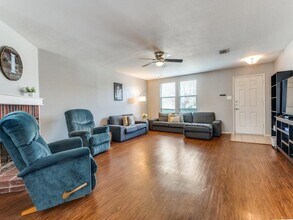 8406 Beachplum Way in Arlington, TX - Building Photo - Building Photo