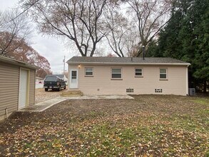 1454 Pin Oak Dr in Akron, OH - Foto de edificio - Building Photo