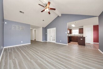 2207 Golden Topaz Dr in Rosharon, TX - Building Photo - Building Photo