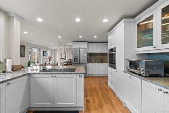 58 Chapman Ave in Westbrook, CT - Building Photo - Building Photo