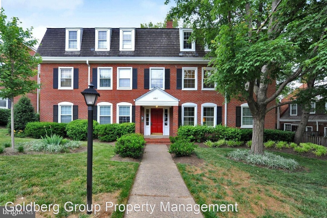 4811 31st St S in Arlington, VA - Foto de edificio