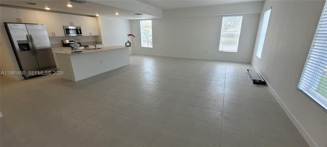 12470 SW 248th St in Princeton, FL - Foto de edificio - Building Photo