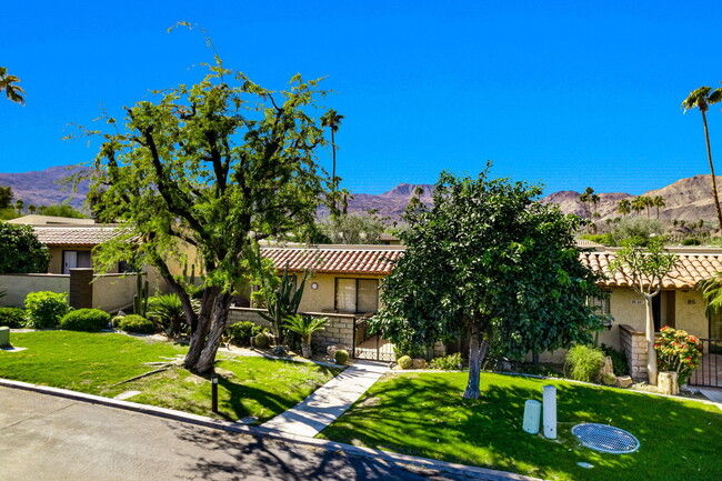 48455 Alamo Dr in Palm Desert, CA - Foto de edificio - Building Photo