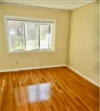 327 W 4th St in Boston, MA - Building Photo - Building Photo