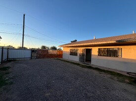 511 Utah St SE in Albuquerque, NM - Building Photo