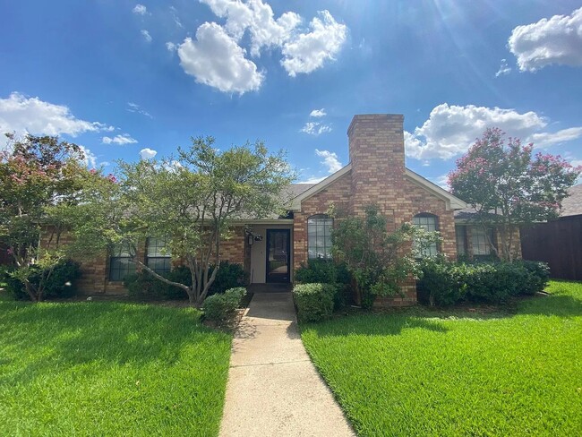 property at 2022 Vista Crest Dr