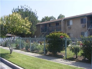 9339 Olive St in Fontana, CA - Building Photo - Building Photo