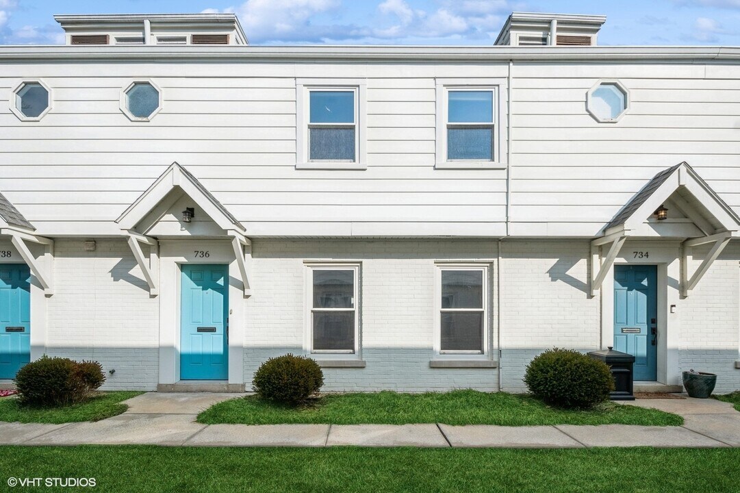 736 Green Bay Rd in Winnetka, IL - Building Photo