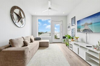 1800 E 4th St, Unit 345 in Austin, TX - Building Photo - Building Photo