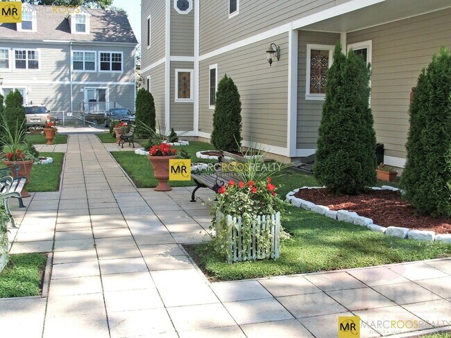 34 Raymond St, Unit A in Boston, MA - Building Photo - Building Photo