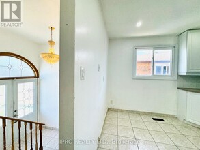 4118 Woodington Dr in Mississauga, ON - Building Photo - Building Photo