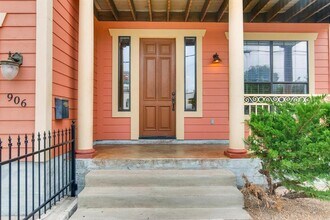 906 Juniper St in Austin, TX - Building Photo - Building Photo