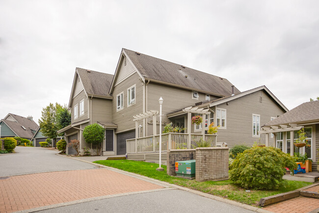 910 Fort Fraser Rise in Port Coquitlam, BC - Building Photo - Building Photo