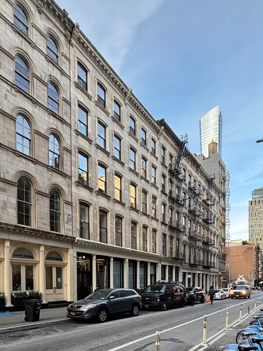 45-47 Warren St in New York, NY - Building Photo