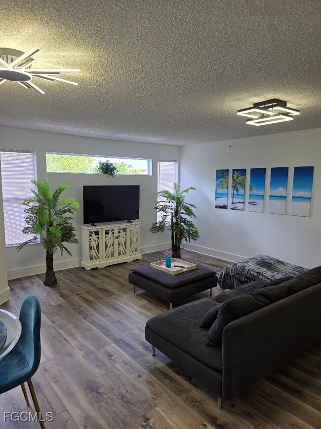 8870 Colonnades Ct W