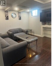 132 Dolce Crescent in Vaughan, ON - Building Photo - Building Photo