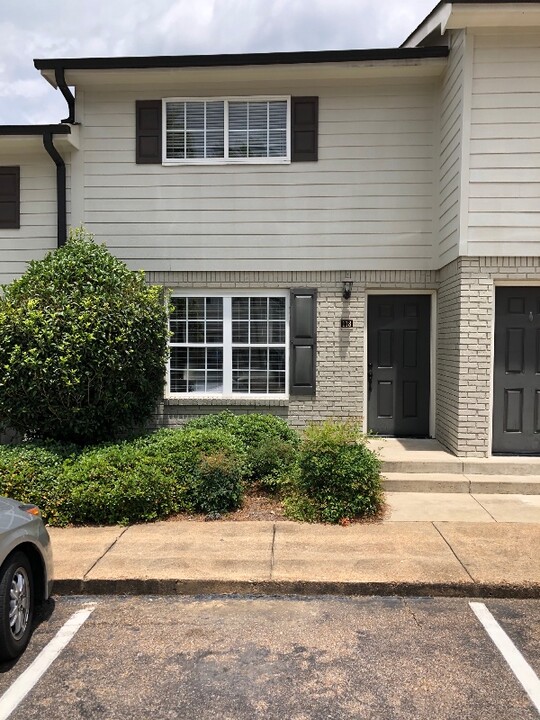1802 Jackson Ave W in Oxford, MS - Building Photo
