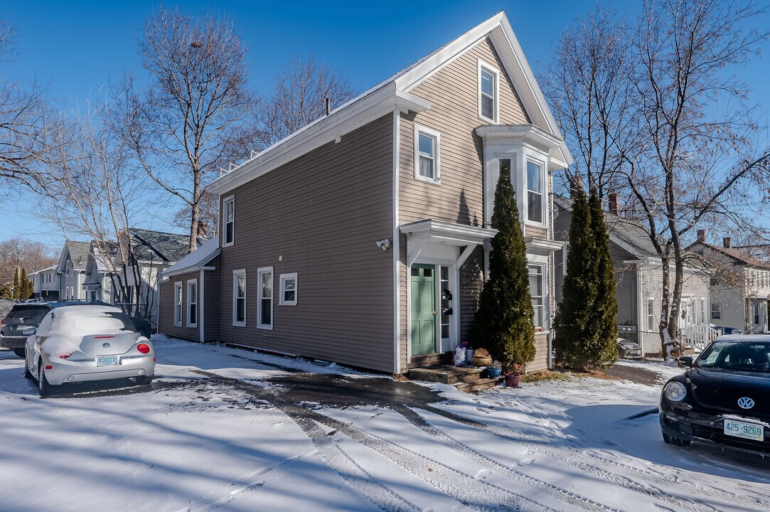 17 Folsom St in Dover, NH - Building Photo