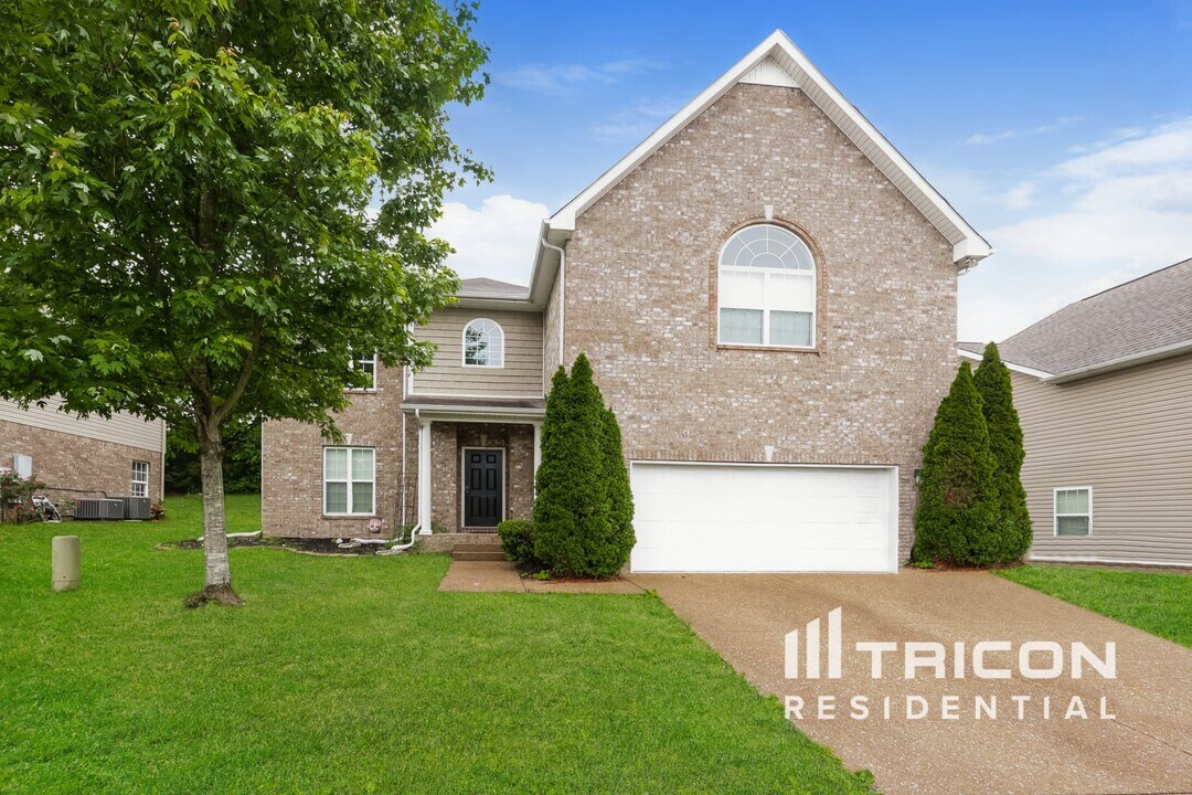 241 Sundown Dr in Nashville, TN - Building Photo