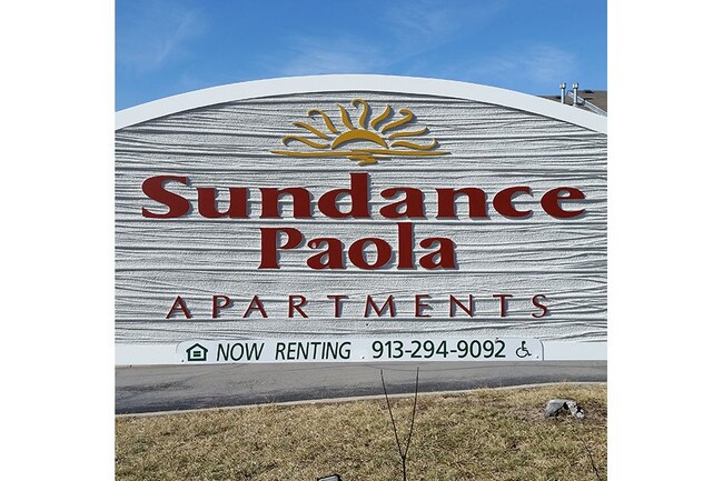 SUNDANCE PAOLA APARTMENTS I in Paola, KS - Foto de edificio - Building Photo