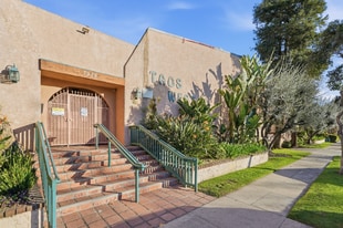 7924 Woodman Ave in Los Angeles, CA - Building Photo