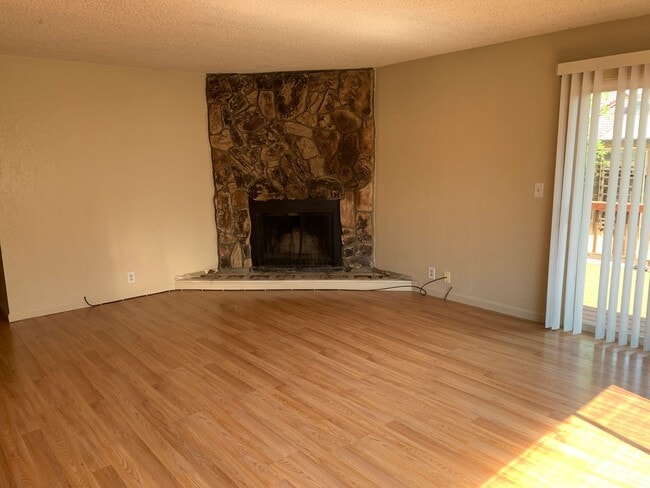 2583 Rainbow Ln in Redding, CA - Building Photo - Building Photo