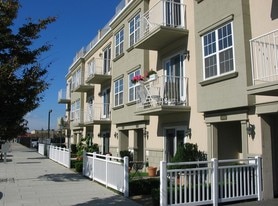 10310 Rockaway Beach Blvd, Unit A in Queens, NY - Building Photo