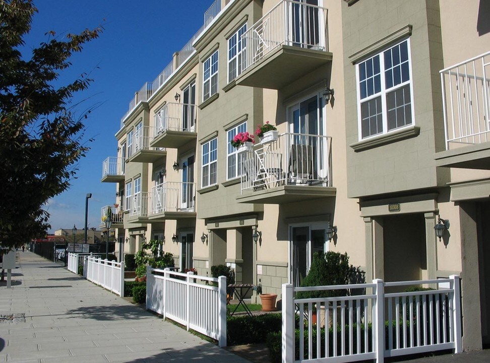 10310 Rockaway Beach Blvd, Unit A in Queens, NY - Foto de edificio