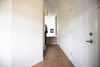 4 bedroom townhome in Barrhaven in Ottawa, ON - Building Photo - Building Photo