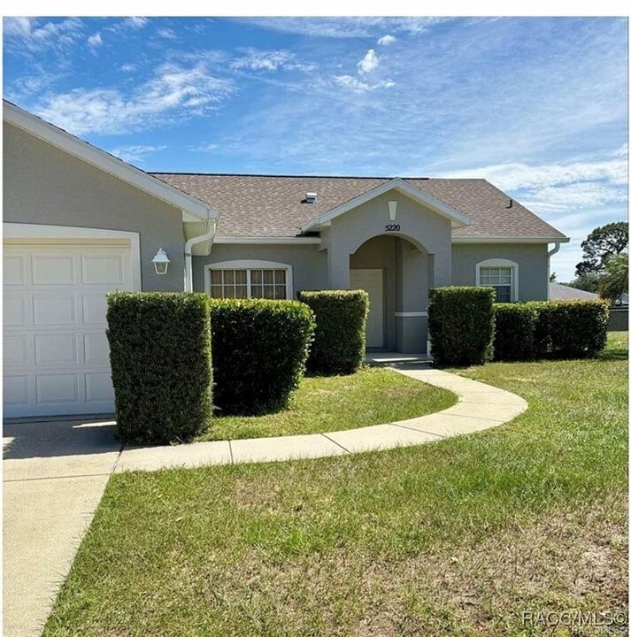 5220 W Mountainview Cir in Lecanto, FL - Building Photo