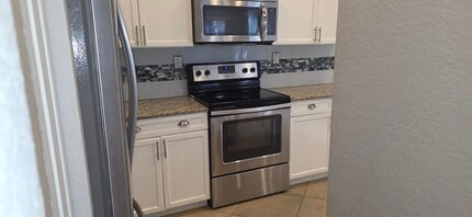 219 Lake Monterey Cir in Boynton Beach, FL - Building Photo - Building Photo