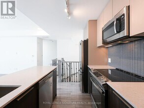10 Brin Dr in Toronto, ON - Building Photo - Building Photo