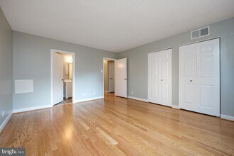 3800 Fairfax Dr, Unit 501 in Arlington, VA - Building Photo - Building Photo