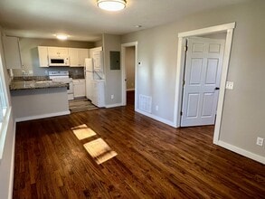 123 Wells St in Hendersonville, NC - Building Photo - Building Photo