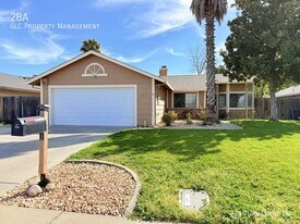 718 Turnstone Dr in Sacramento, CA - Building Photo