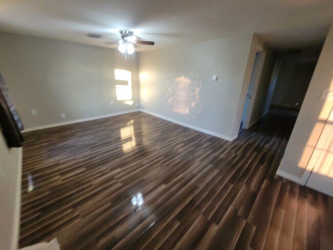 106 College St in Eden, TX - Foto de edificio - Building Photo