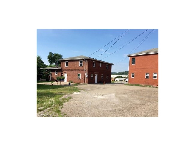 Washington Trail Apartments in Follansbee, WV - Building Photo - Building Photo