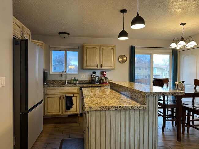 1634 N 725 W in Clinton, UT - Foto de edificio - Building Photo