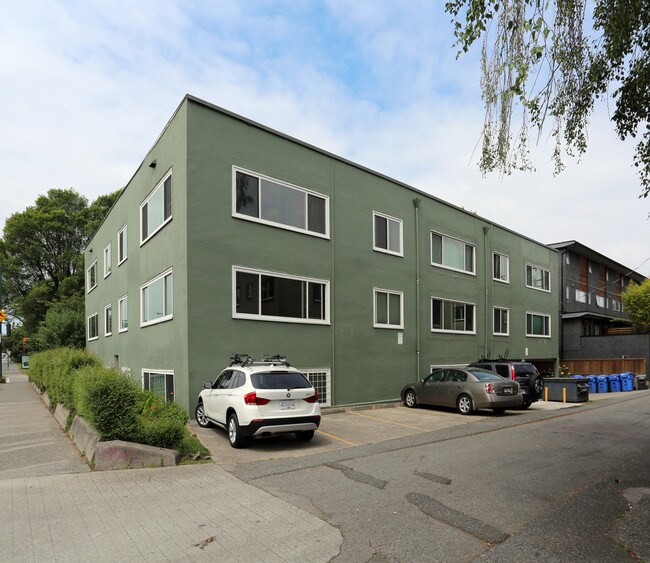 1480 Arbutus St in Vancouver, BC - Building Photo - Building Photo