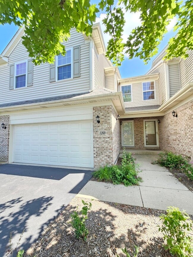 1269 Bradley Cir in Elgin, IL - Building Photo - Building Photo