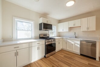 365 Whiting Ave in Dedham, MA - Foto de edificio - Building Photo