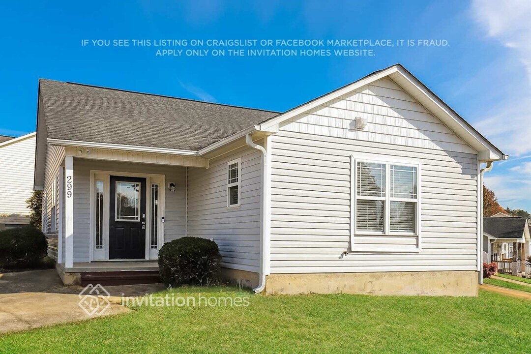 299 Maynard S Dr in Winston-Salem, NC - Foto de edificio