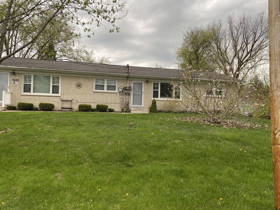 1004 Elizabeth Dr, Unit Elizabeth west in Valparaiso, IN - Building Photo