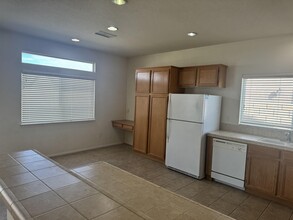 5751 Marseilles Dr in Palmdale, CA - Building Photo - Building Photo