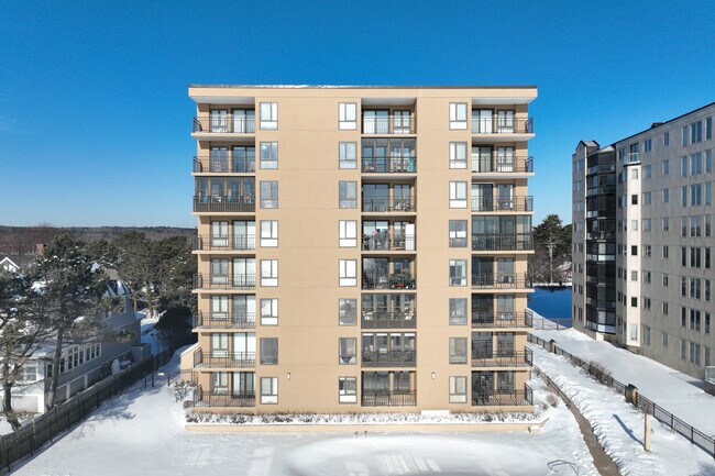 Pine Point Vista Condominiums in Old Orchard Beach, ME - Building Photo - Building Photo