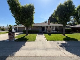 6905 Northshore Way in Sacramento, CA - Building Photo