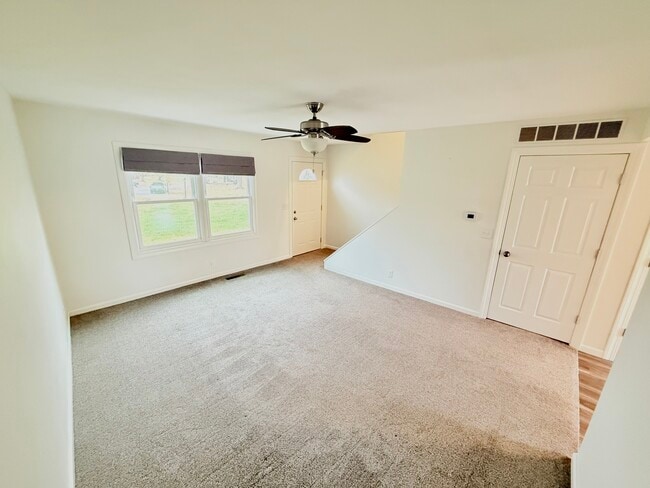 1936 Canterbury Dr, Unit 2C in Washington, IL - Building Photo - Building Photo