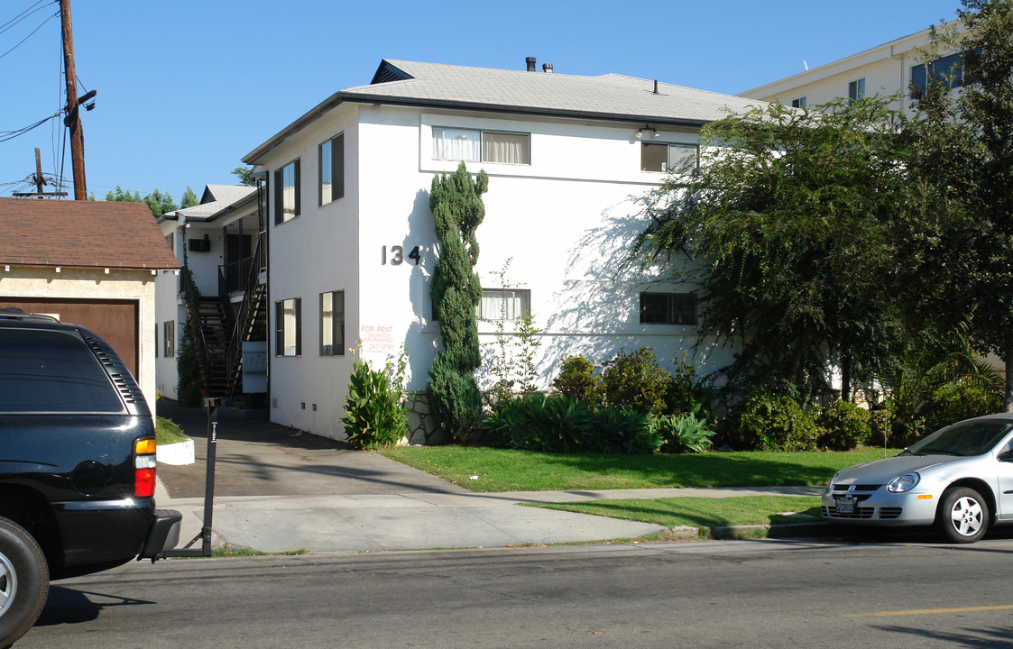 134 N Adams St in Glendale, CA - Foto de edificio