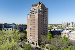 The Renaissance Apartamentos