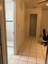 425 NE 172nd St-Unit -0 in North Miami Beach, FL - Building Photo - Building Photo